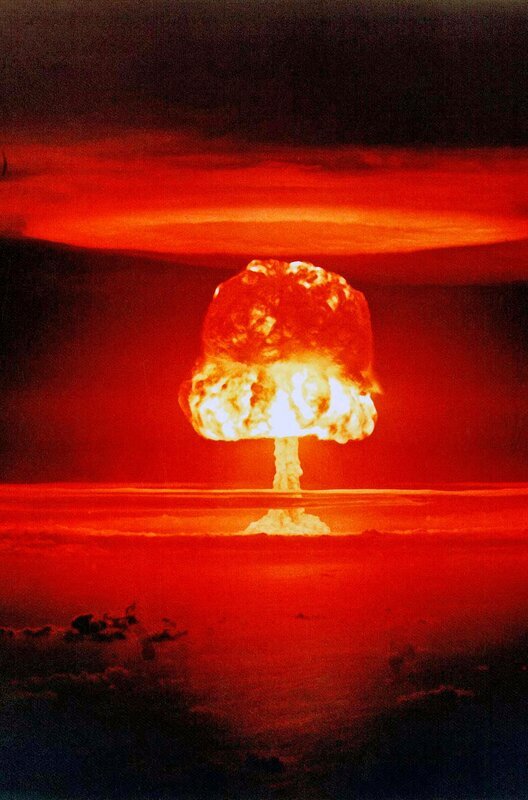 Dreiteilige Dokumentation zur Entstehung und Entwicklung des Kalten Krieges in Deutschland unter dem Druck der beiden führenden Weltmächte USA und Sowjetunion. Atomexplosion über Bikini-Atoll 1954. – Bild: WDR/​US Department of Energy
