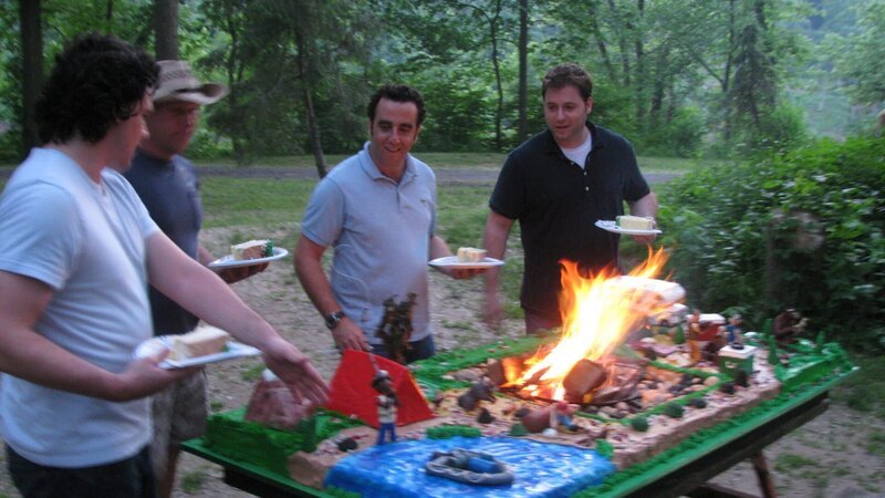 Camping Cake with fire. – Bild: Discovery Communications Inc.