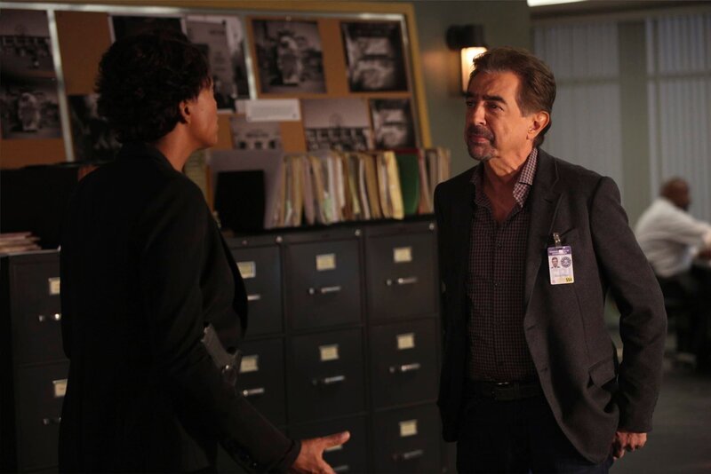 Watch“ – This episode of „Criminal Minds“ airs on CBS, WEDNESDAY, OCTOBER 28 (9:00–10:00 p.m., ET). (ABC Studios/​Monty Brinton) AISHA TYLER, JOE MANTEGNA – Bild: 2015 ABC Studios-13TH STREET Photocredit Mandatory, Editorial Use Only, NO archive, NO Resale