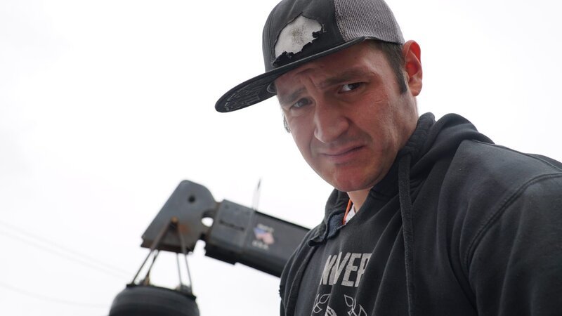 Deck Boss Nick Mavar, ready to get in a hard day of work. – Bild: Discovery Channel /​ Discovery Communications