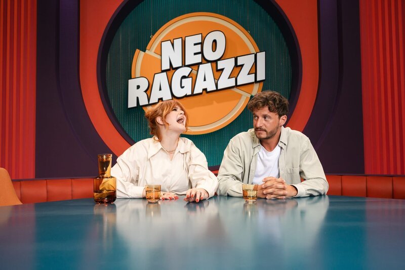 Sophie Passmann und Tommi Schmitt in ihrer ZDFneo-Sendung „Neo Ragazzi“ – Bild: ZDF und Ben Knabe./​Ben Knabe