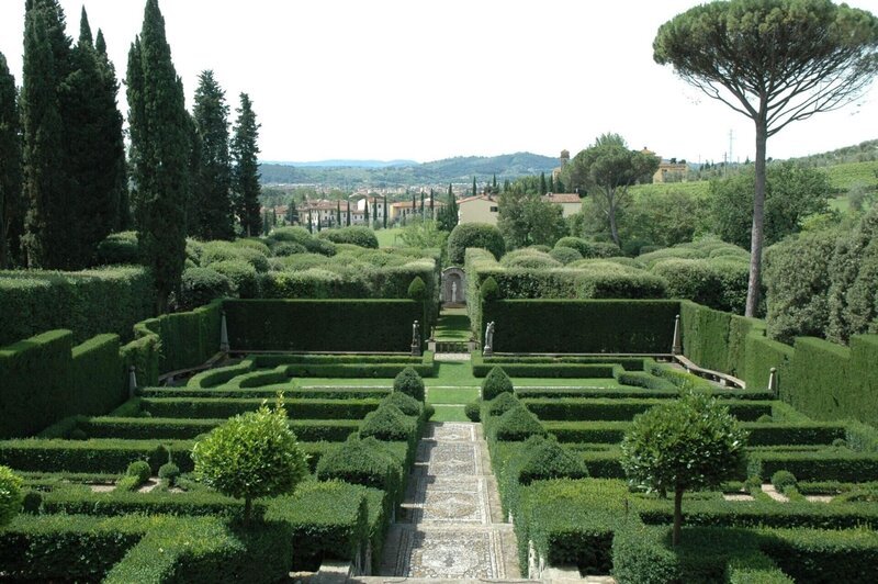 Monty lädt auf eine Reise nach Italien ein. Hier präsentiert er die schönsten Gärten Italiens. Hier der Garten Tatti in Florenz. – Bild: RTL Living