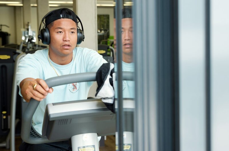 Chau trainiert wie ein Hochleistungssportler, aber versteht sein Tanzen als Kunstform. – Bild: SWR/Steffen König Chau trainiert wie ein Hochleistungssportler, aber versteht sein Tanzen als Kunstform. – Bild: SWR/Steffen König