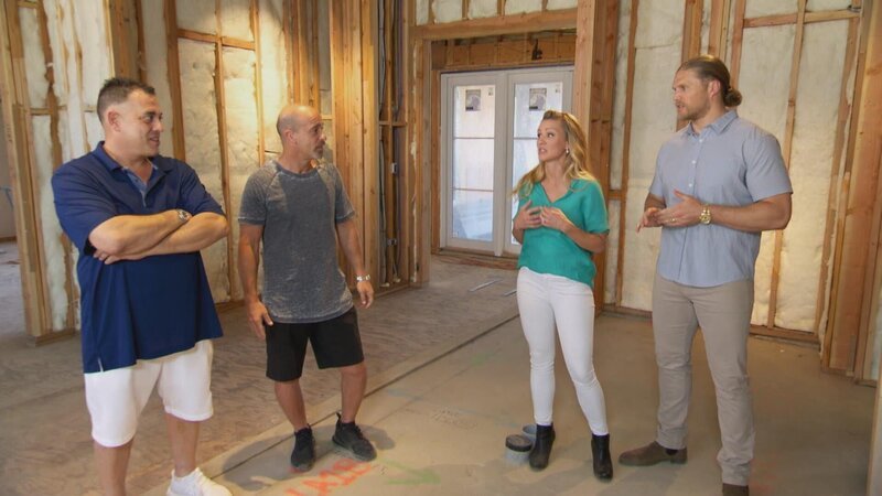 Aquarium consult at Clay Matthews’ new house. – Bild: Animal Planet /​ Discovery Communications