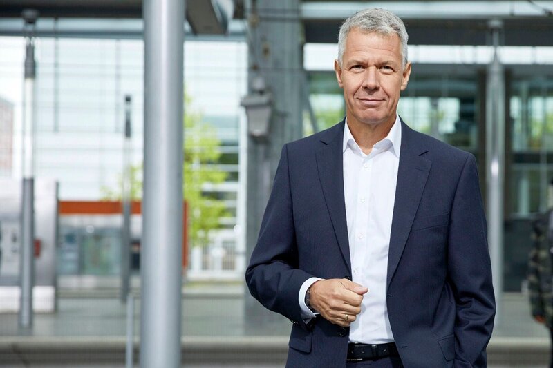 Peter Kloeppel ‚durchleuchtet‘ Die Bahn +++ – Bild: RTL /​ Guido Engels /​ Peter Kloeppel DURCHLEUCHTET – Was läuft schief bei der Deutschen Bahn?