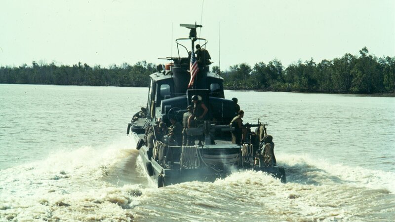 Im Vietnamkrieg kommen erstmals „Swift Boats“ zu Einsatz – kleine, leichte Patrouillenboote, die aufgrund des geringen Tiefgangs auch in seichten Gewässern operieren können. – Bild: ZDF und John Yeoman./​John Yeoman