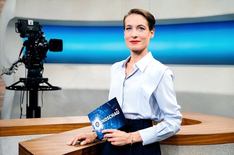 Franziska Ramser – Moderatorin Rundschau – Bild: SRF/​Oscar Alessio