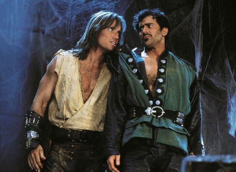 Hercules (Kevin Sorbo, li.) hat den wahren „König der Diebe“, Autolycus (Bruce Campell) gefunden. – Bild: RTL