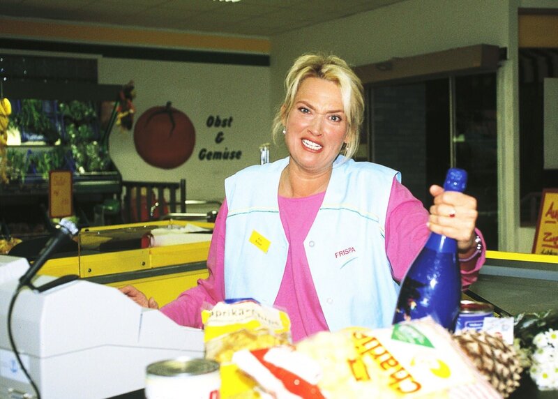 Gaby Köster als Rita Kruse – Bild: RTLplus /​ Lässig