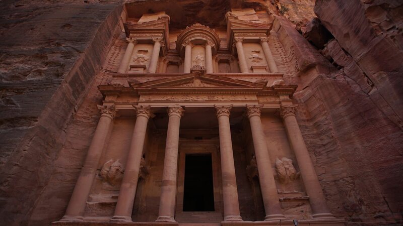 Heute eine Ruinenstätte, in der Antike eine Hauptstadt – die Felsenstadt Petra. – Bild: Discovery Communications