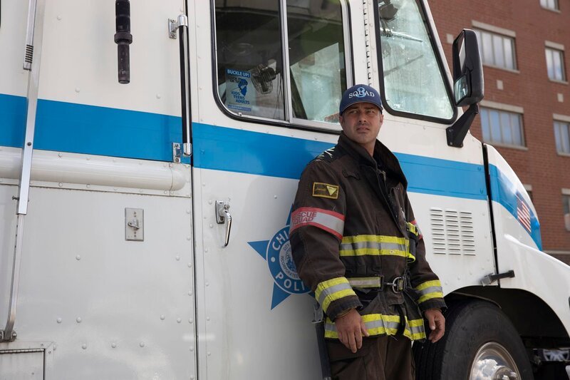 Chicago Fire Staffel 8 Folge 7 Wartet auf seinen Einsatz: Taylor Kinney als Kelly Severide Copyright: SRF/​2019 NBC Universal – Bild: SRF/​2019 NBC Universal