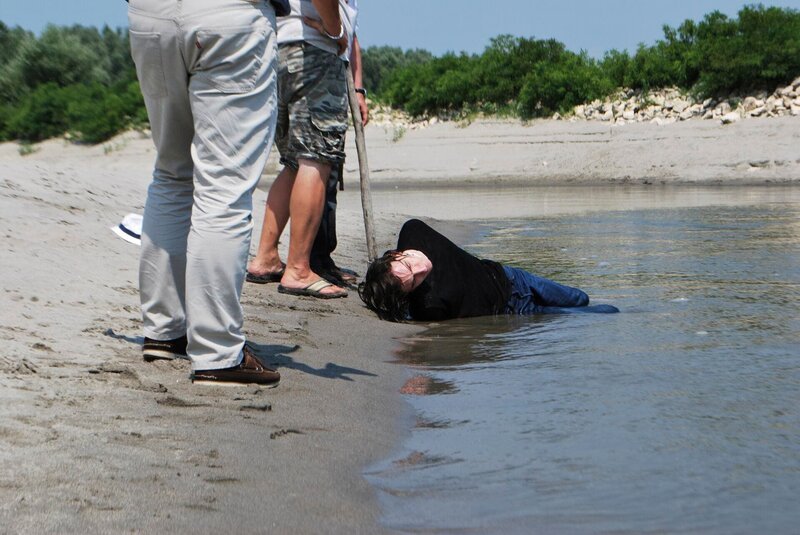 Menschen haben eine Leiche in einem Wasser gefunden – Bild: box GAL /​ © Crime + Investigation /​ A+E Networks