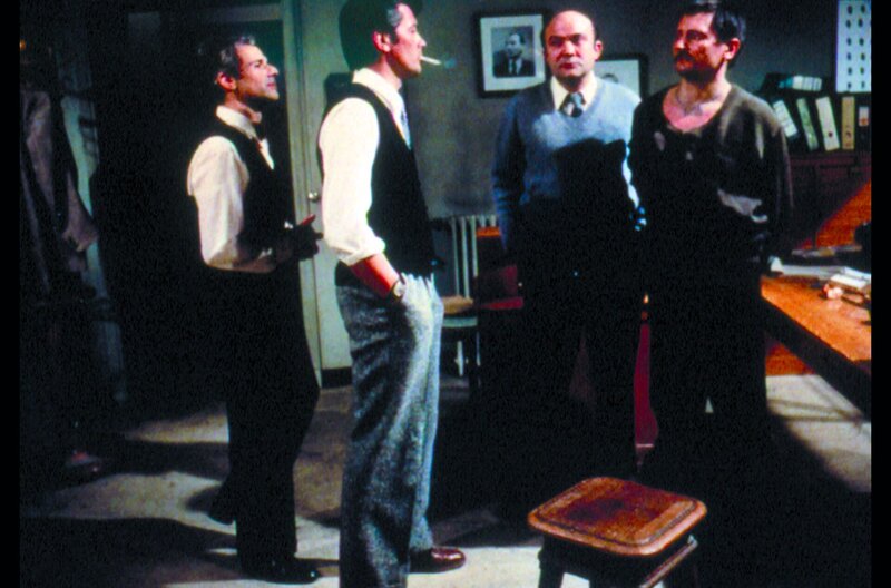 Flic Story – Bild: 1975 Pathé Films/​Studiocanal/​Mondial Televisione Film /​ Der junge Inspektor Roger Borniche (Alain Delon, li.) will den entflohenen Buisson in einen Hinterhalt locken und festnehmen, doch der Coup geht schief. Während Buisson  …