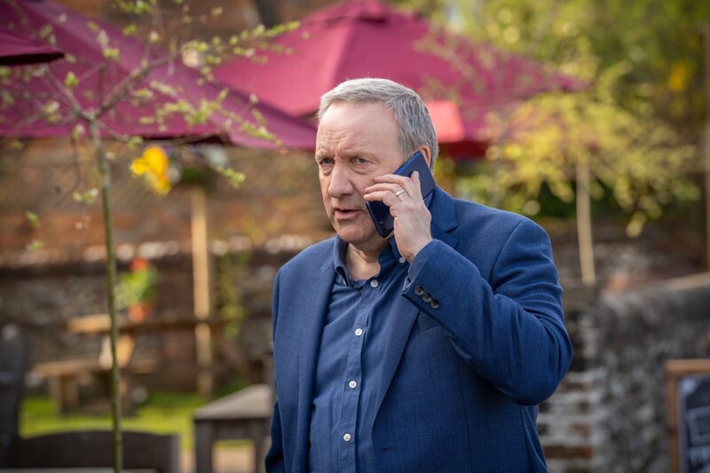 Inspector Barnaby S24E02 Das Buch Bertram (Book Of The Dead) fernsehserien.de Inspector Barnaby S24E02 Das Buch Bertram (Book Of The Dead) fernsehserien.de