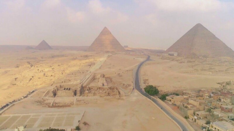 Die Cheopspyramide ist die älteste und größte der drei Pyramiden von Gizeh. – Bild: ZDF und Vincent Perret./​Vincent Perret