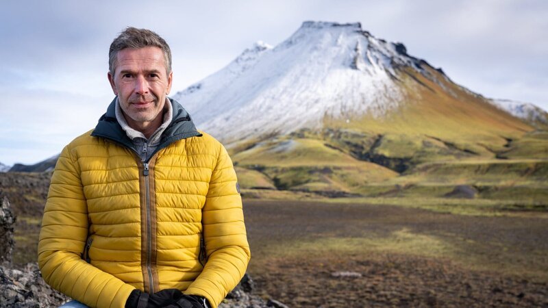 Dirk Steffens hat für „Terra X“ schon Vulkane rund um den Globus besucht und dabei viele Abenteuer erlebt, und überraschende Erkenntnisse gewonnen. – Bild: ZDF und Oliver Roetz./​Oliver Roetz