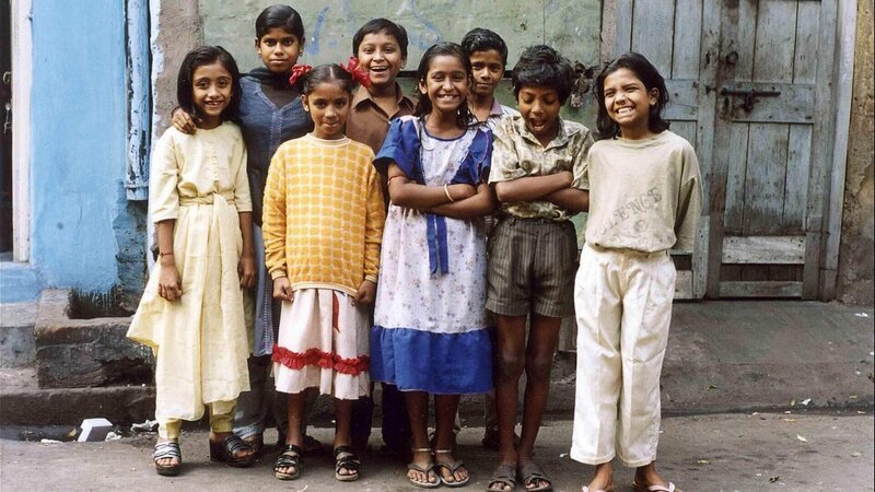 Acht Kinder zwischen 10 und 13 Jahren – alle sind sie Kinder von Prostituierten und leben in Sonagachi, dem Rotlichtbezirk Kalkuttas. – Bild: Geo Television