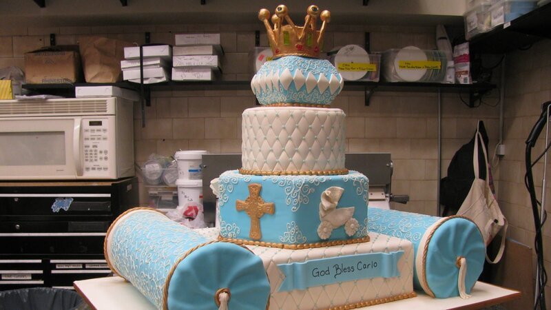 Finished Carlo’s baptism cake at bakery. – Bild: Discovery Communications Inc/​Carlin Cwik/​Carlin Cwik