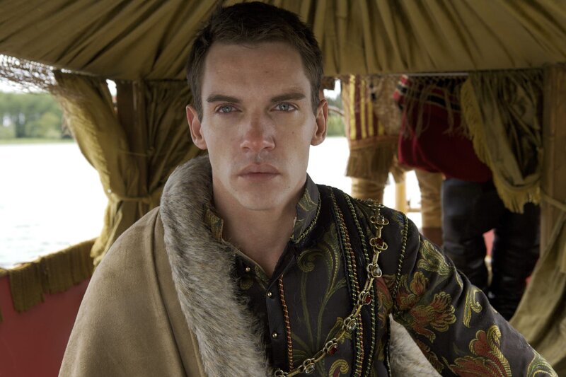 Hat seine Ziele fest im Blick: König Henry VIII. (Jonathan Rhys Meyers) regiert England mit eiserner Hand, wenn er nicht gerade eine Mätresse vernascht … – Bild: AXN White