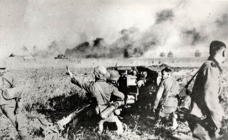 German anti-tank gun (probably 50mm or 75mm) in Russia druing the invasion of that country during the Second World War. (Photo by Michael Nicholson/​Corbis via Getty Images) – Bild: Michael Nicholson /​ Corbis via Getty Images /​ Corbis Historical /​ © Michael Nicholson/​Corbis via Getty Images