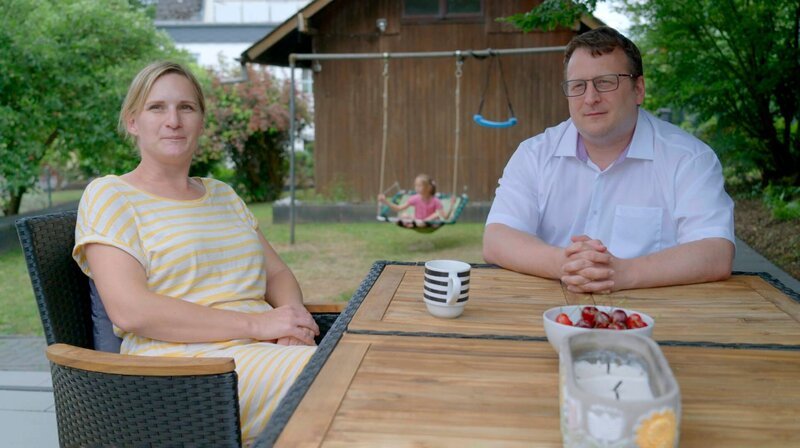 Alica und Johannes Henrich profitieren vom Ehegattensplitting – ohne Grund, sagen sie. – Bild: WDR