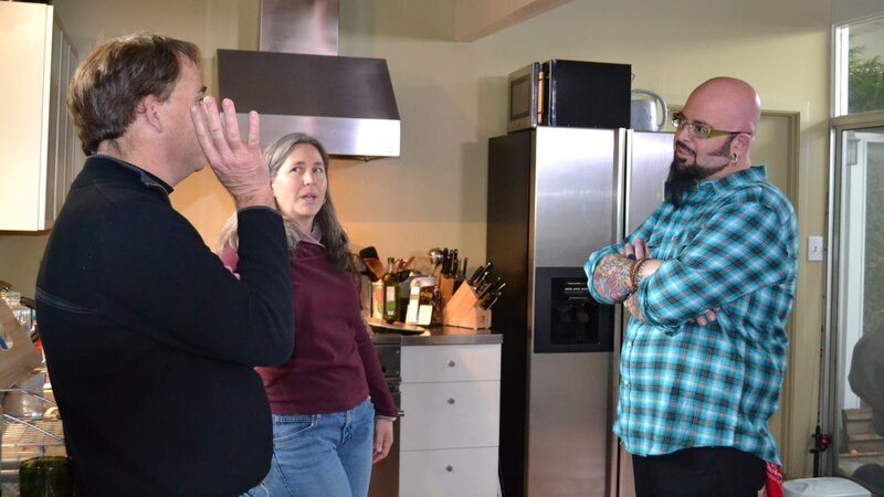 Jackson Galaxy, Deb and Brian inside their home. – Bild: Discovery Communications