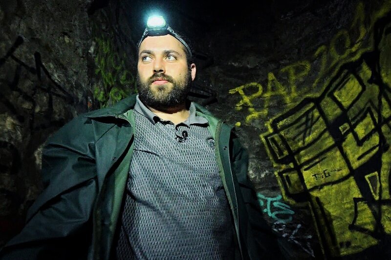 Jean-Baptiste liebt die unterirdischen Katakomben in Paris. – Bild: SPIEGEL TV/​Aksel Dogan