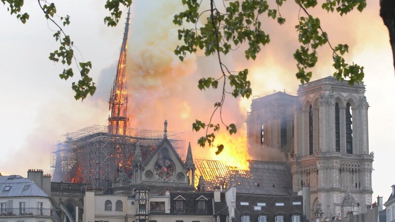 Notre Dame in Flammen – Bild: CAPA Lizenzbild frei
