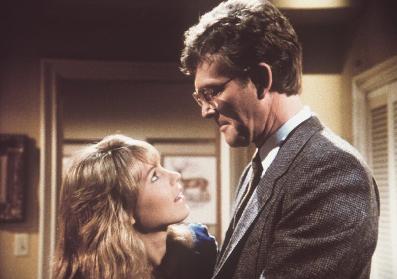 Jeff (William H. Bassett) hat Angst, dass sich Lisa (Kari Michaelsen, l.) daran erinnert, was er getan hat … – Bild: Columbia Pictures Lizenzbild frei
