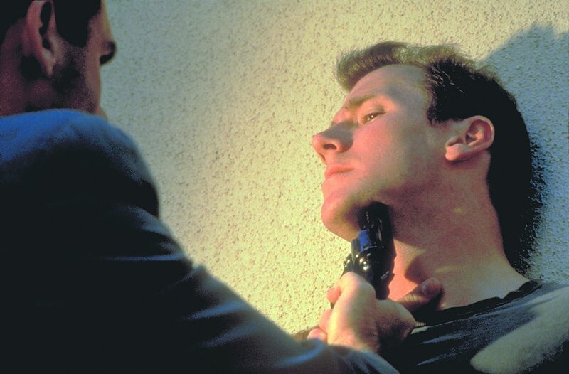 Zur falschen Zeit am falschen Ort: Sam Reed (Frederick Deane) … – Bild: Licensed by Compact Media Entertainment, Inc. Lizenzbild frei Zur falschen Zeit am falschen Ort: Sam Reed (Frederick Deane) … – Bild: Licensed by Compact Media Entertainment, Inc. Lizenzbild frei