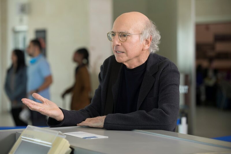 Larry David (Larry David) – Bild: Die Verwendung ist nur bei redak /​ HBO /​ © Home Box Office, Inc. All rights reserved. HBO® and all related programs are the property of Home Box Office, Inc.