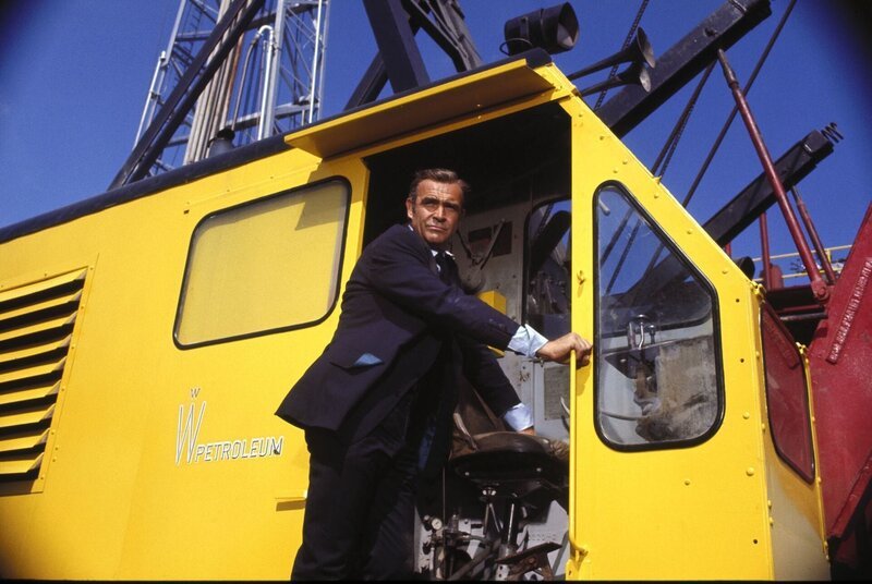 Trotz aller Aufregung sitzt der Anzug von James Bond (Sean Connery) immer perfekt. – Bild: ATV