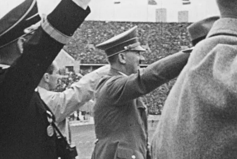 Hitler während der Olympiade 1936 in Berlin. – Bild: ZDF und Castan Filmkontor/​Castan Filmkontor
