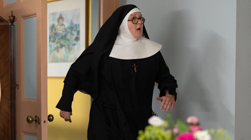 Sister Boniface (Lorna Watson) – Bild: WDR/​BBC Studios