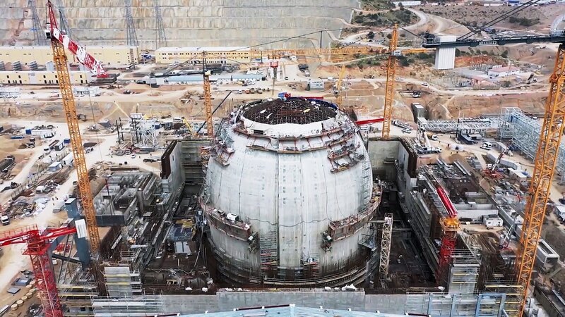 NZZ Format Atomkraft, Klima und Russland – Braucht die Welt Kernenergie? Bauarbeiten am Kernkraftwerk Akkuyu in der der Türkei Copyright: SRF/​NZZ Format – Bild: SRF/​NZZ Format