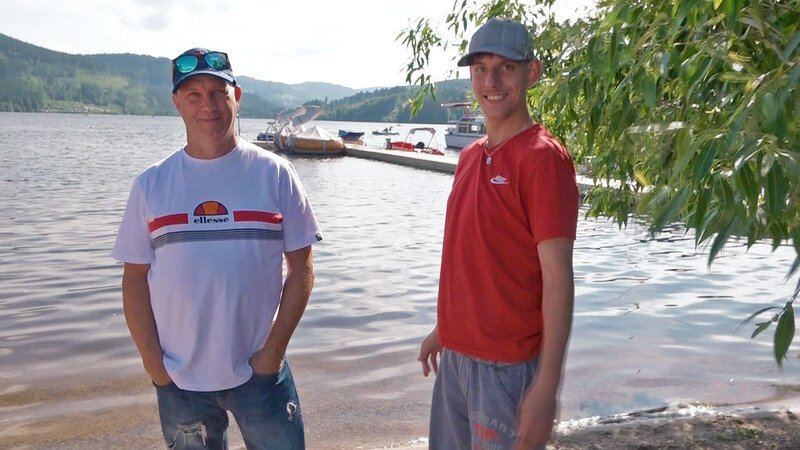 Pascal (re.) und Michael verbringen ein Wellness-Wochenende im Schwarzwald – Bild: RTL Zwei