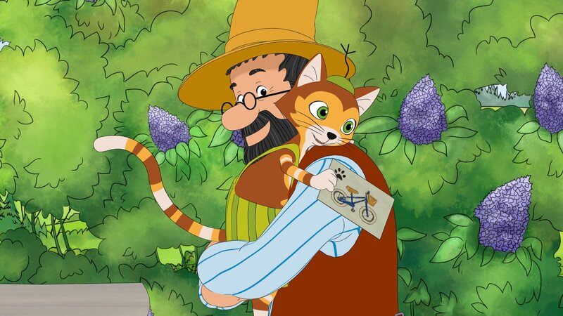 Findus ist sehr froh: Er hat den Fahrradführerschein bestanden. Die Hühner hatten sich dafür drei richtig schwierige Fahraufgaben für ihn ausgedacht. – Bild: ZDF und © 2021 Edel Germany GmbH /​ ZDF./​© 2021 Edel Germany GmbH /​ ZDF