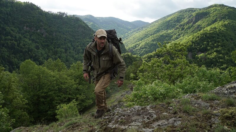 Ed Stafford climbing hills. – Bild: International Networks /​ Discovery Communications.