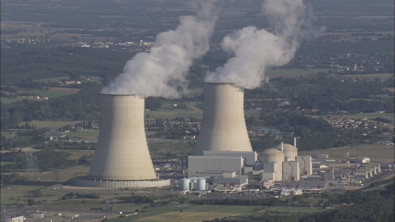Bei der Frage nach der Energiequelle der Zukunft gehen die Meinungen stark auseinander. Frankreich setzt voll auf Atomenergie. – Bild: ZDF und Getty (Clip 559411823)./​Getty (Clip 559411823)