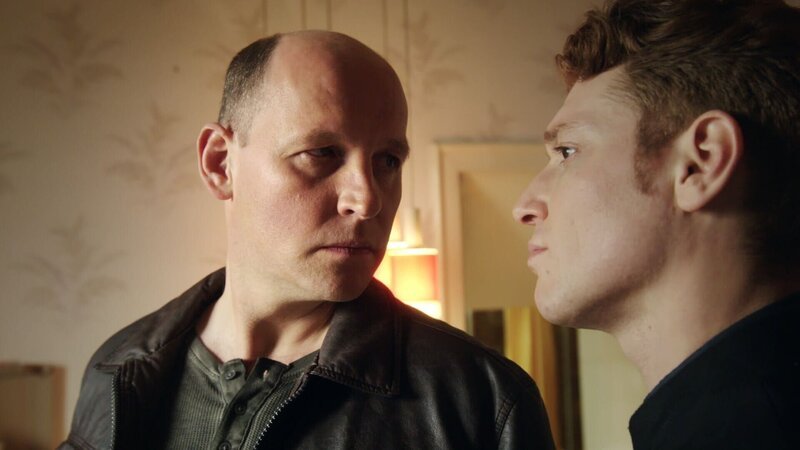 Hannos (Jochen Langner, l.) ist nicht erfreut darüber, dass Maik (Daniel Donskoy) sein Geheimnis aufgedeckt hat. – Bild: RTL