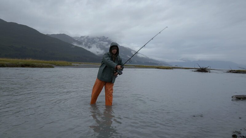 Kaleb Rowland beim Fischen in Port Valdez. (National Geographic) – Bild: National Geographic /​ National Geographic