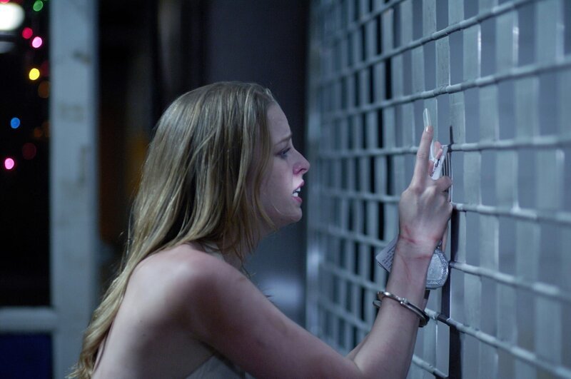 Angela (Rachel Nichols) versucht verzweifelt ihrem sadistischen Verfolger zu entkommen. – Bild: Studio Canal