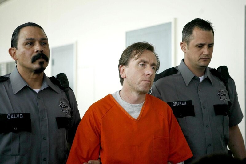 LIE TO ME: Lightman (Tim Roth, C) infiltrates a state prison to befriend a convicted criminal in the LIE TO ME episode „Blinded“ airing Wednesday, May 6 (8:00–9:00 PM ET/​PT) on FOX. ©2009 Fox Broadcasting Co. Cr: Isabella Vosmikova/​FOX – Bild: RTL /​ FOX