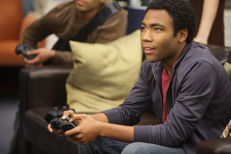 Troy Barnes (Donald Glover) – Bild: CPT Holdings, Inc. All Rights Reserved. /​ Harper Smith Lizenzbild frei