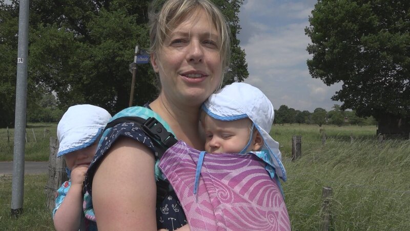 Christiane mit ihren Zwillingen bei der Mutter-Kind-Kur. – Bild: ZDF und Katrin Wegner
