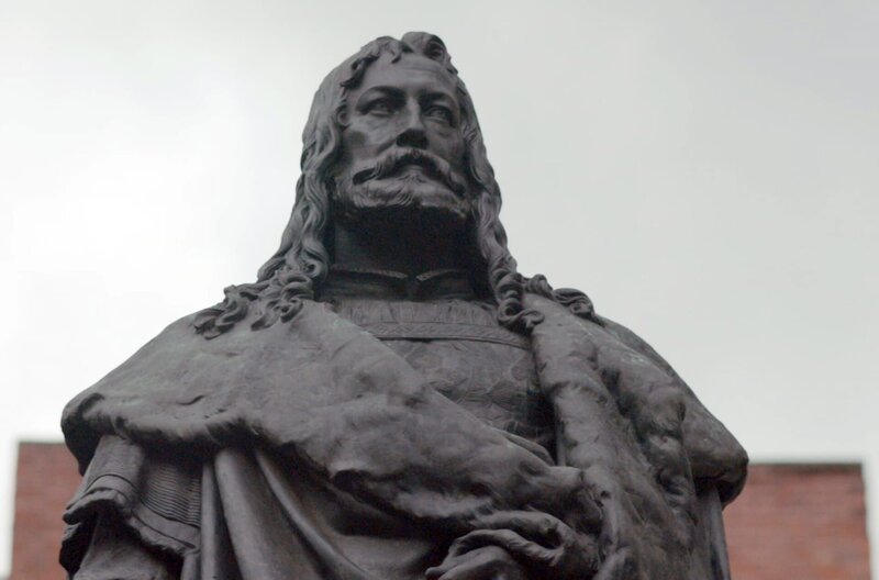 Das Albrecht-Dürer-Denkmal in der Altstadt Nürnbergs, der Heimatstadt des Künstlers – Bild: Morgane Production /​ © Morgane Production