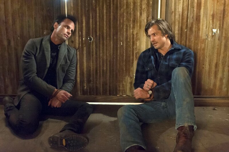 CAST: Walton Goggins as Boyd Crowder, Timothy Olyphant as Raylan Givens. – Bild: 2013 Sony Pictures Television Inc. and Bluebush Productions, LLC. All Rights Reserved. James Minchin /​ Fox /​ Sony Pictu /​