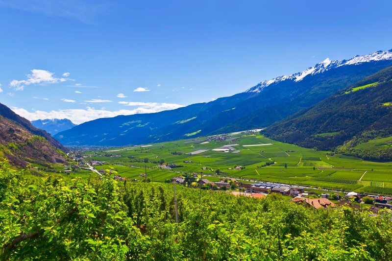 Schönes Südtirol-Panorama, Vinschgau – Bild: Shutterstock /​ pixel creator