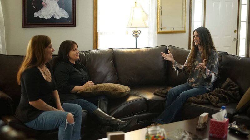 L-R: Jax und Sarah interviewen Sheena ReeceHell – Bild: (C) Crime & Investigation /​ Cable News Network Inc.