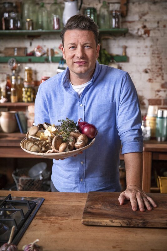 (1. Staffel) – Jamie Oliver – Bild: 2020 Jamie Oliver Enterprises Ltd. /​ Freddie Claire Lizenzbild frei